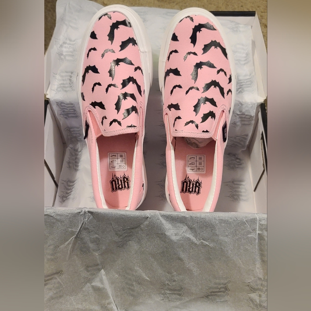 YRU Chill Bat slip on shoes